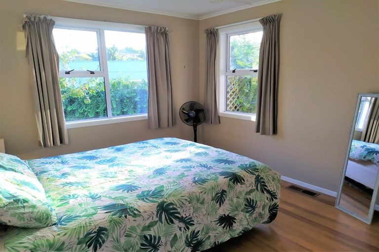 Photo of property in 5 Kendal Place, Merrilands, New Plymouth, 4312