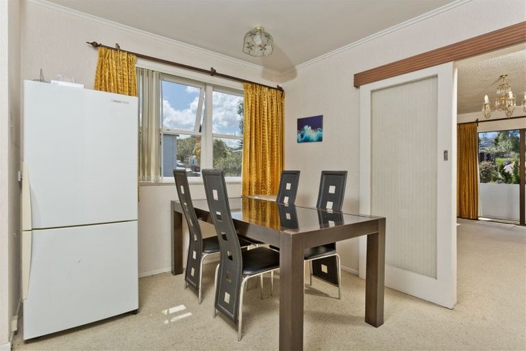 Photo of property in 17 Halberg Street, Glenfield, Auckland, 0629