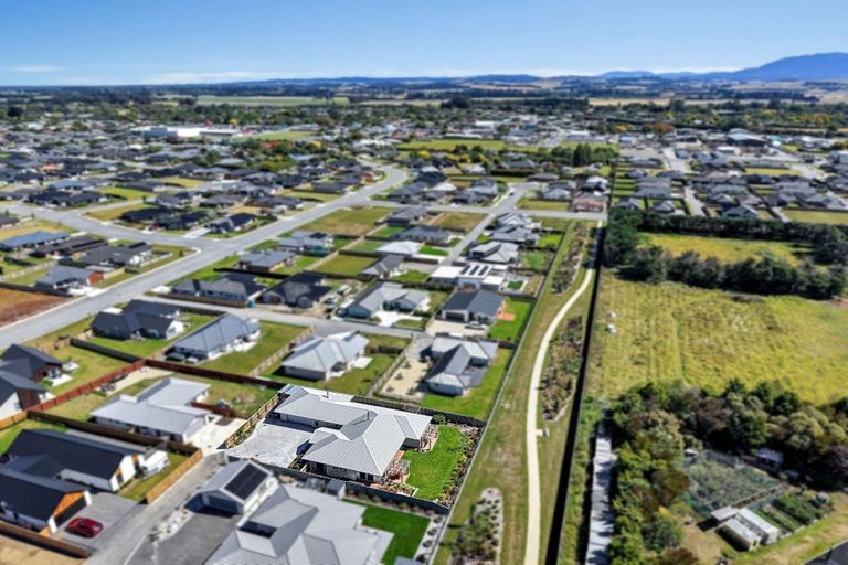 Photo of property in 6 Hunter Lane, Amberley, 7410