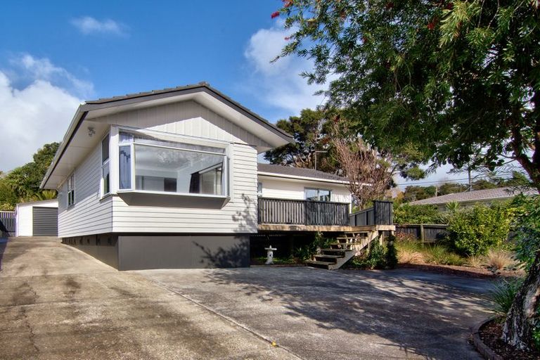 Photo of property in 66 Cliff View Drive, Green Bay, Auckland, 0604