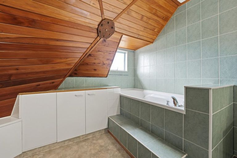 Photo of property in 272 Sturges Road, Henderson, Auckland, 0612