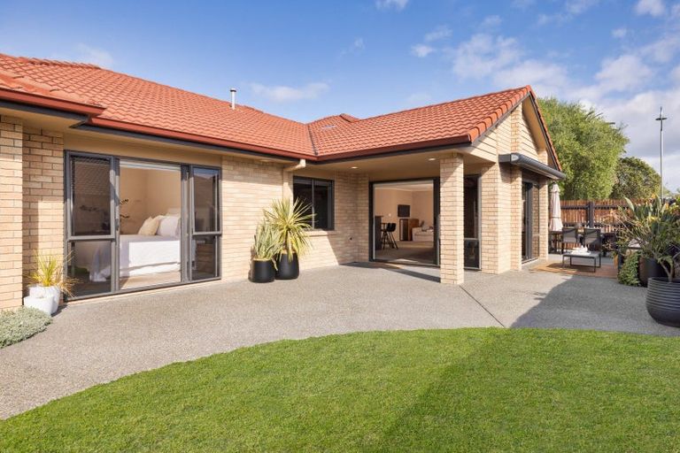 Photo of property in 33 Saint Heliers Place, Papamoa Beach, Papamoa, 3118