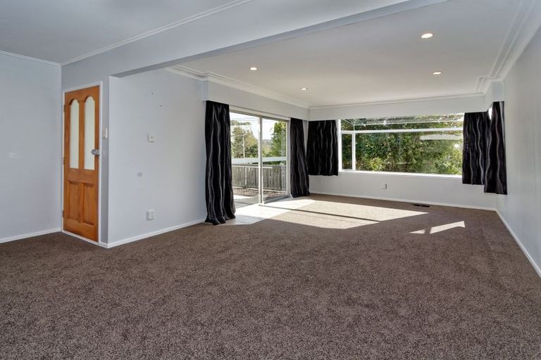 Photo of property in 66 Cliff View Drive, Green Bay, Auckland, 0604