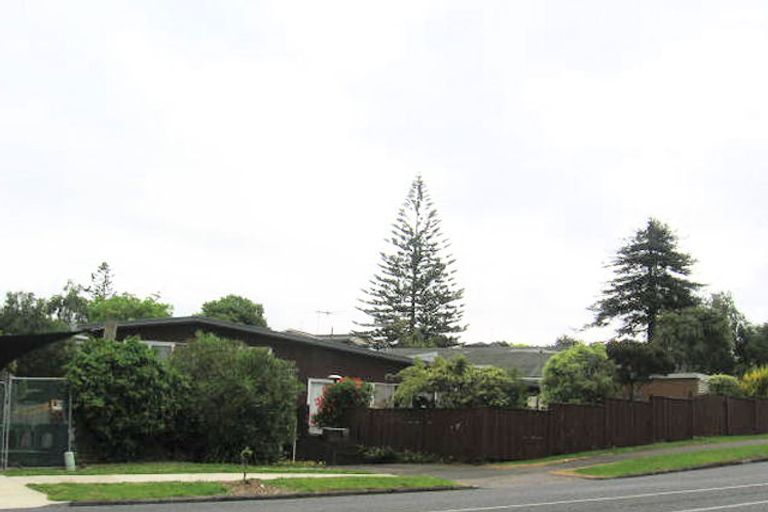 Photo of property in 107 Reeves Road, Pakuranga Heights, Auckland, 2010