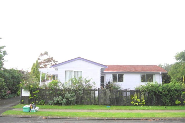 Photo of property in 25 Darren Crescent, Half Moon Bay, Auckland, 2012