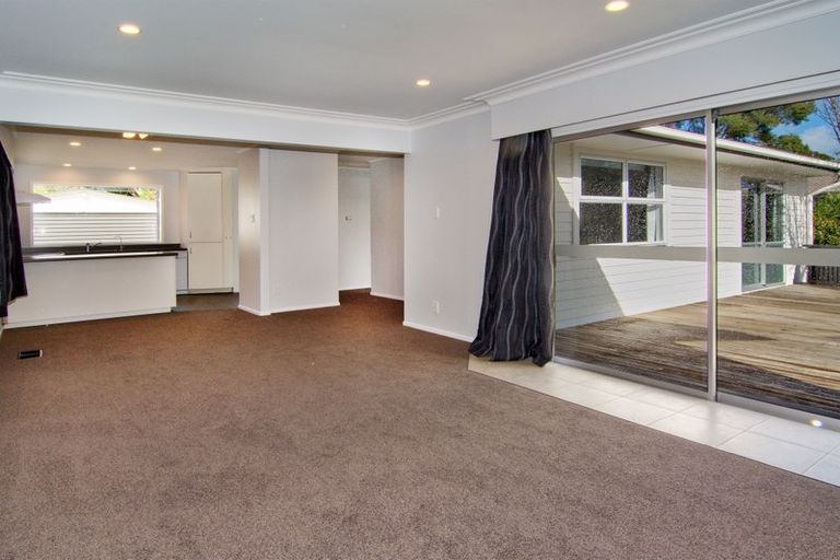 Photo of property in 66 Cliff View Drive, Green Bay, Auckland, 0604