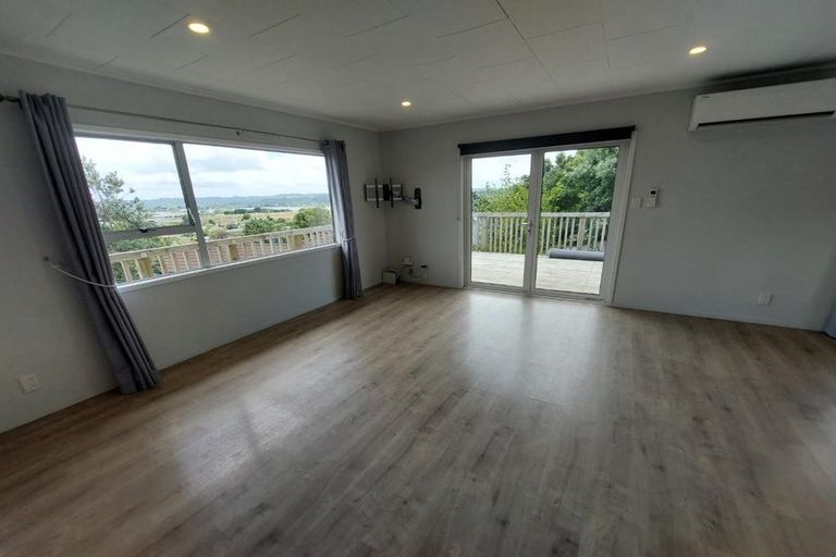 Photo of property in 1/59 Santiago Crescent, Unsworth Heights, Auckland, 0632