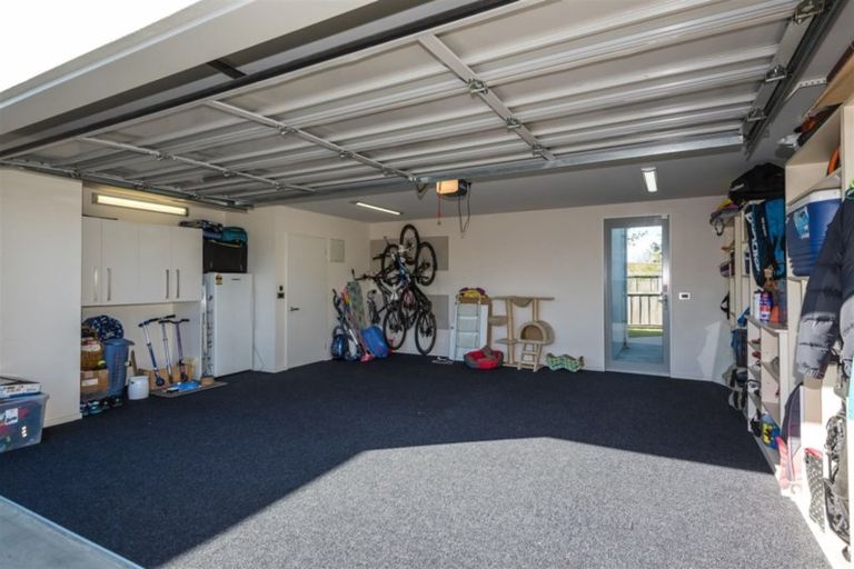 Photo of property in 12 Oakwood Drive, Rangiora, 7400