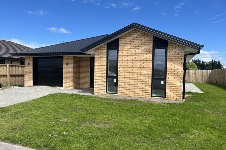 Photo of property in 68 Sholto Duncan Crescent, Halswell, Christchurch, 8025