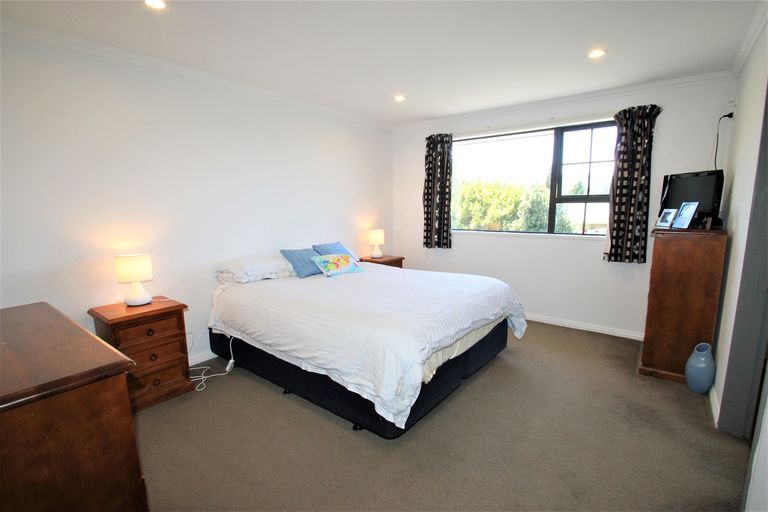 Photo of property in 16 Hogan Place, Fairfield, Dunedin, 9018