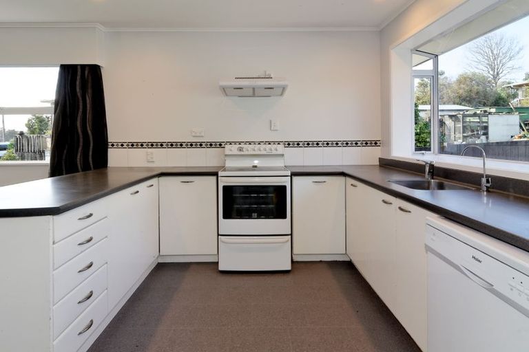 Photo of property in 66 Cliff View Drive, Green Bay, Auckland, 0604