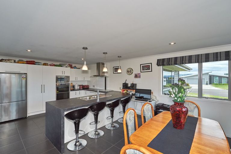 Photo of property in 40 Chestnut Close, Kelvin Grove, Palmerston North, 4414