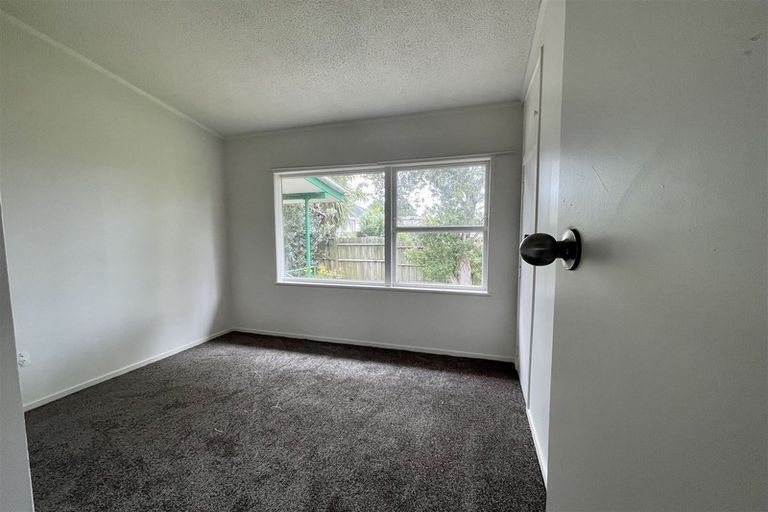 Photo of property in 13 Denyer Place, New Lynn, Auckland, 0600