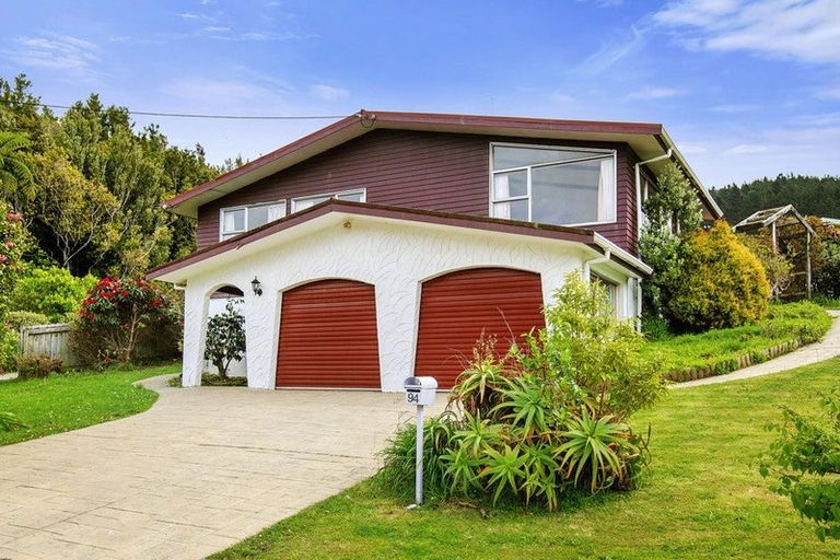 Photo of property in 94 Larsen Crescent, Tawa, Wellington, 5028