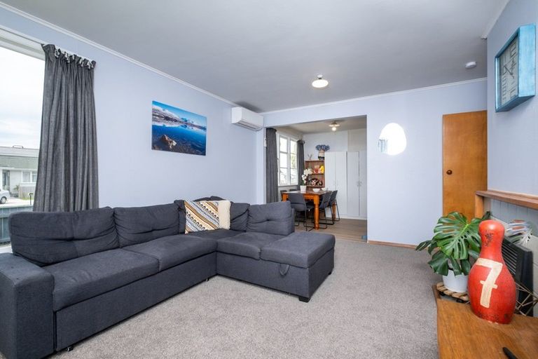 Photo of property in 17 Neal Crescent, Onekawa, Napier, 4110