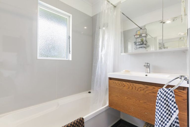 Photo of property in 67 Smythe Road, Henderson, Auckland, 0612