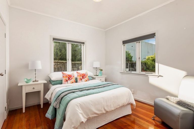 Photo of property in 4040 Great North Road, Glen Eden, Auckland, 0602