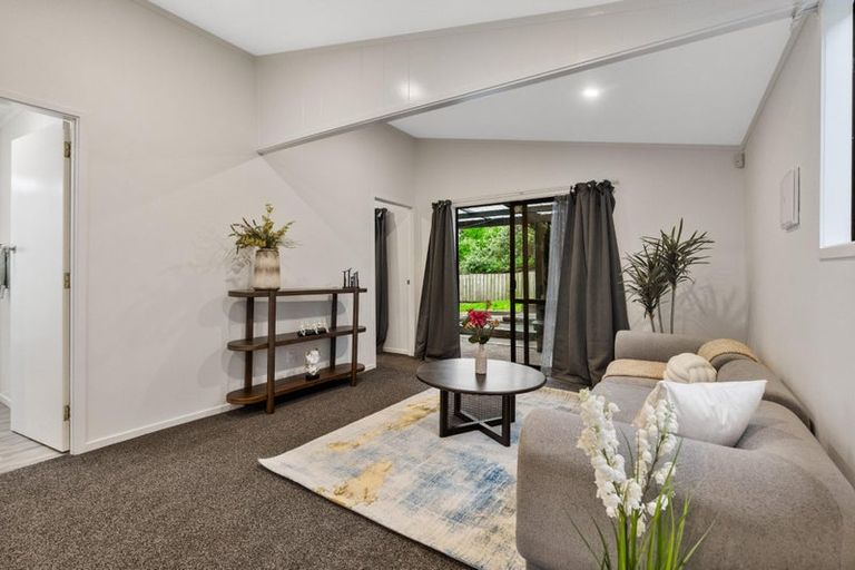 Photo of property in 15 Vina Place, Massey, Auckland, 0614