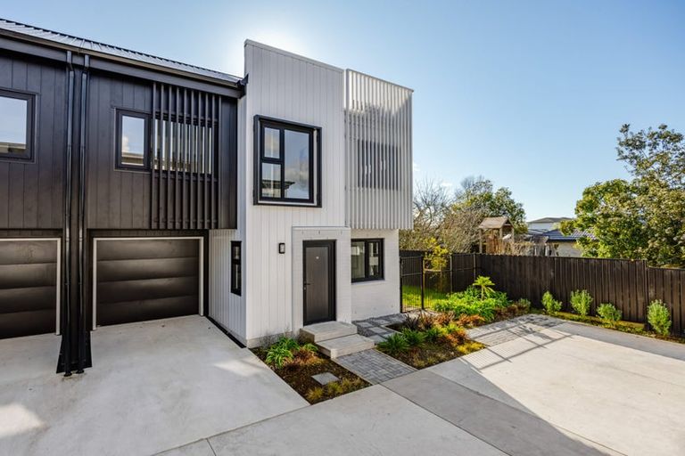 Photo of property in 11 Kaaramuramu Lane, Mangere Bridge, Auckland, 2022