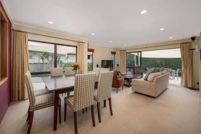 Photo of property in 8 Brooke Ridge Rise, East Tamaki Heights, Auckland, 2016