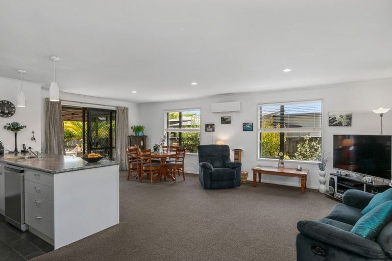 Photo of property in 16 Weka Place, Picton, 7220