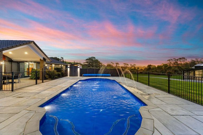 Photo of property in 121 Valley Road, Waimauku, 0881