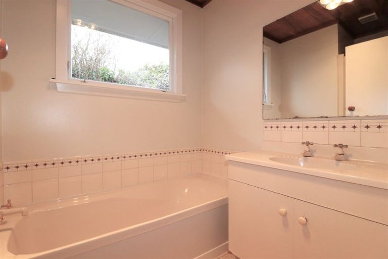 Photo of property in 4 Leeman Place, Redwood, Christchurch, 8051