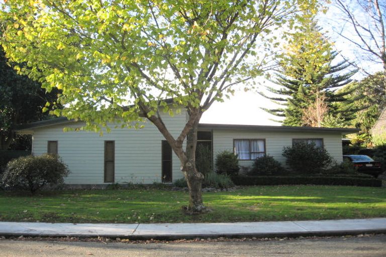 Photo of property in 5 Kew Grove, Raumati Beach, Paraparaumu, 5032