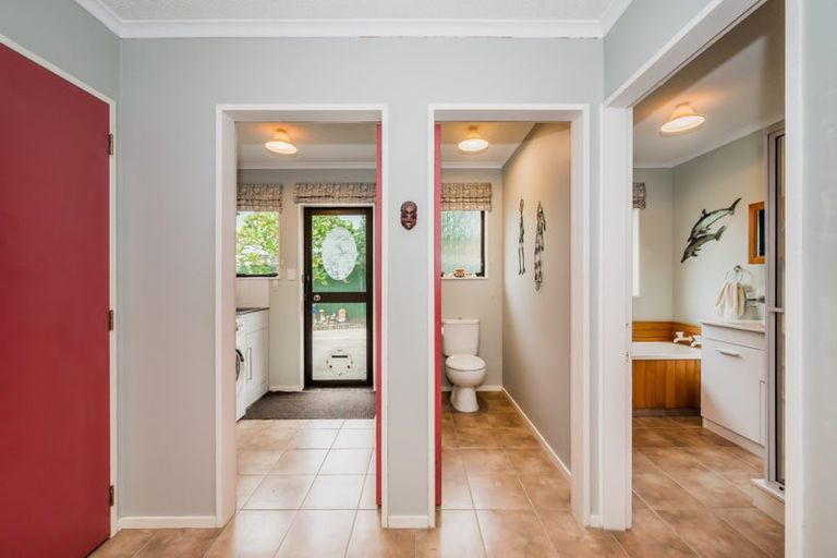 Photo of property in 12 Tobys Way, Waikanae Beach, Waikanae, 5036