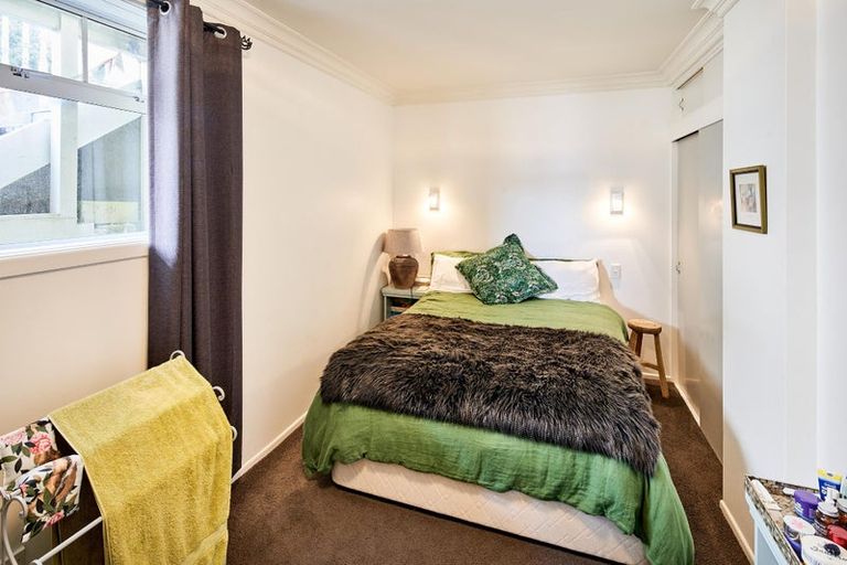 Photo of property in 25 The Crescent, Roseneath, Wellington, 6011