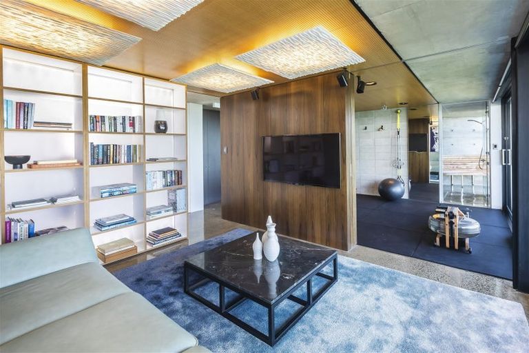 Photo of property in 1 Whitewash Head Road, Scarborough, Christchurch, 8081