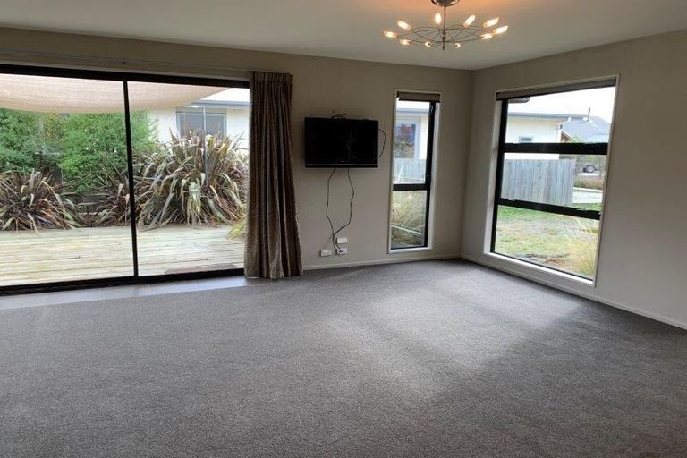 Photo of property in 32 Ash Avenue, Albert Town, Wanaka, 9305