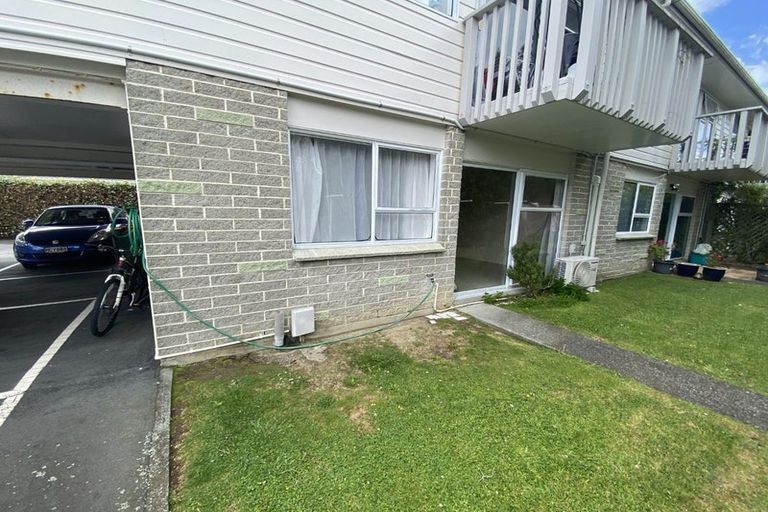 Photo of property in 44e Whites Line West, Woburn, Lower Hutt, 5010