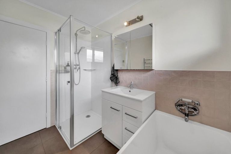 Photo of property in 27 Wairau Road, Oakura, 4314