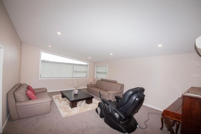 Photo of property in 10 Edington Grove, Churton Park, Wellington, 6037