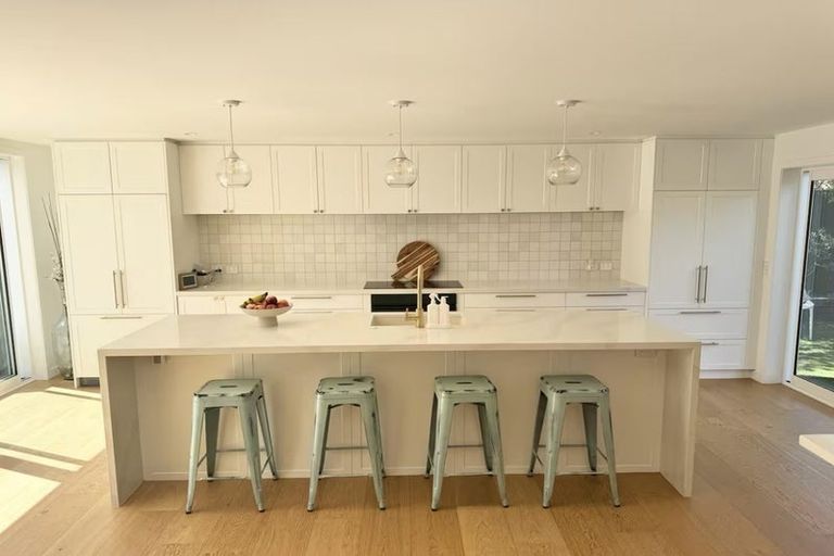 Photo of property in 24 Otakau Road, Milford, Auckland, 0620