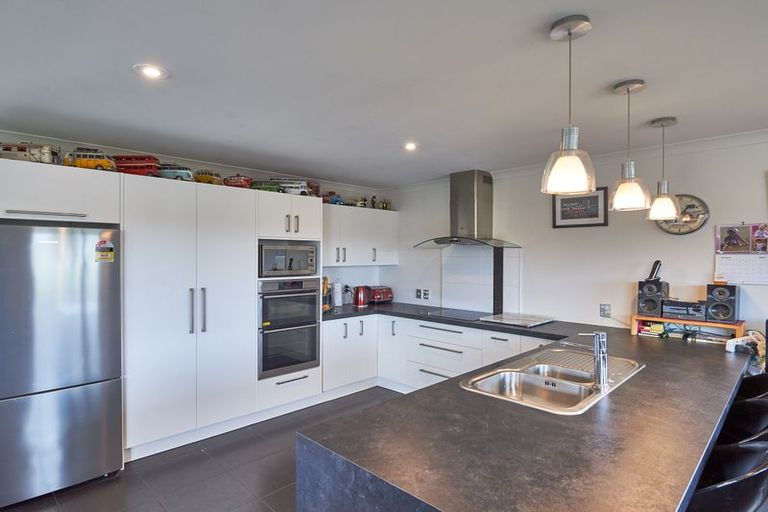 Photo of property in 40 Chestnut Close, Kelvin Grove, Palmerston North, 4414