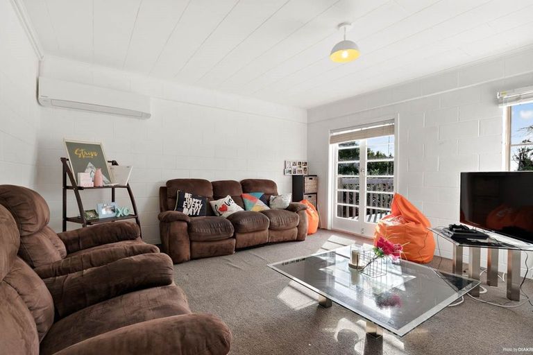 Photo of property in 1/34 Mcleod Road, Henderson, Auckland, 0612