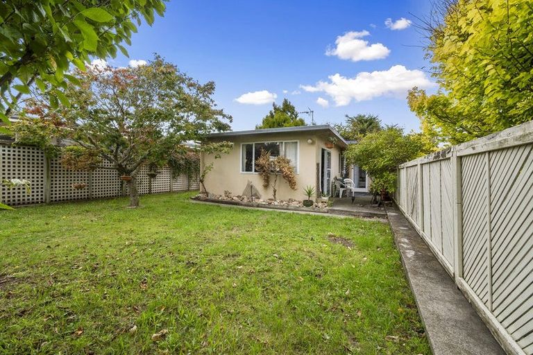 Photo of property in 22 Redwood Grove, Hokowhitu, Palmerston North, 4410