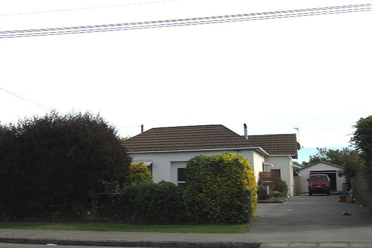 Photo of property in 18 Middlepark Road, Sockburn, Christchurch, 8042