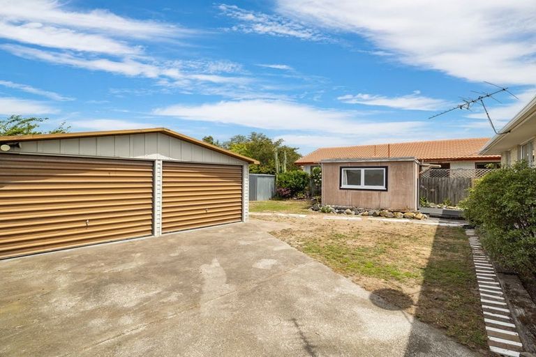 Photo of property in 5 Sophora Place, Parklands, Christchurch, 8083