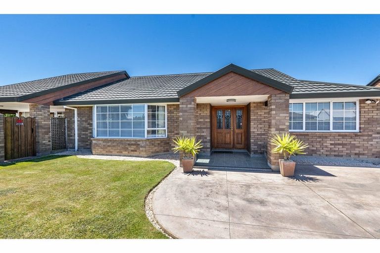 Photo of property in 2 Hinton Place, Rangiora, 7400