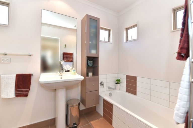 Photo of property in 2/126 Whangaparaoa Road, Red Beach, 0932