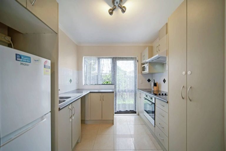 Photo of property in 98 Maplesden Drive, Clendon Park, Auckland, 2103