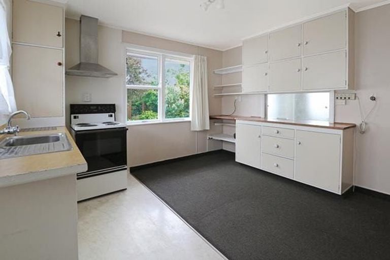 Photo of property in 51-55 Whites Line West, Woburn, Lower Hutt, 5010
