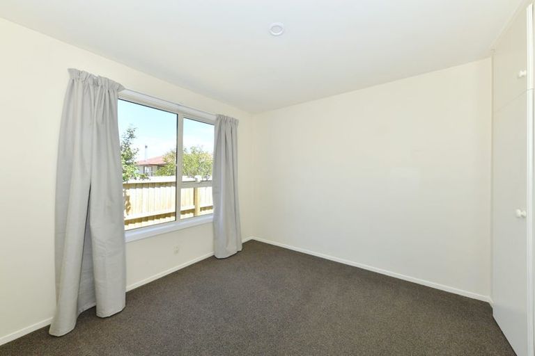 Photo of property in 2/16 Mulberry Place, Redwood, Christchurch, 8051