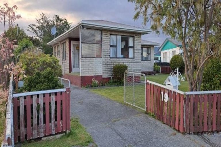 Photo of property in 19 Balmoral Street, Levin, 5510