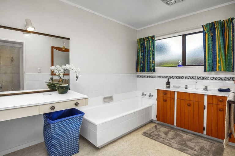 Photo of property in 21a Rosebank Grove, Waikanae, 5036
