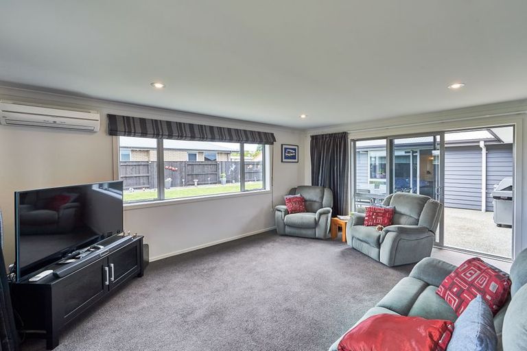 Photo of property in 40 Chestnut Close, Kelvin Grove, Palmerston North, 4414