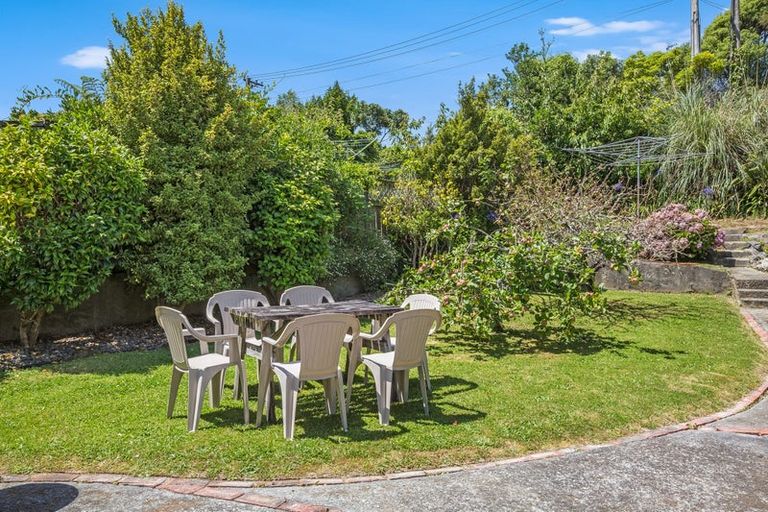 Photo of property in 4 Ranui Terrace, Tawa, Wellington, 5028